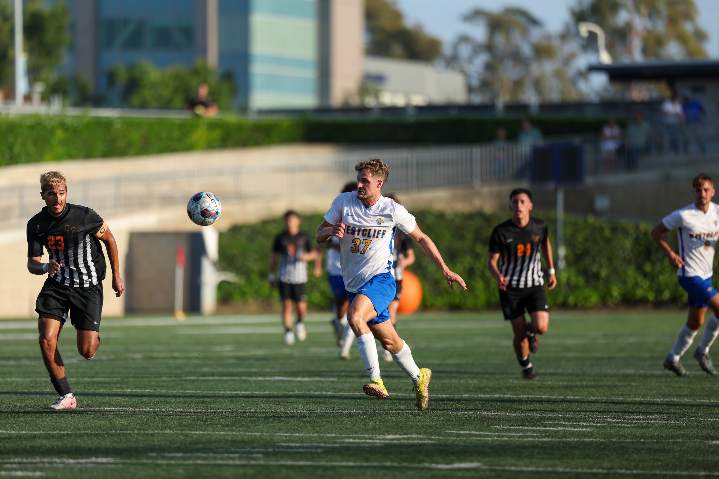 Finn Juttner with a Brace against the Elks